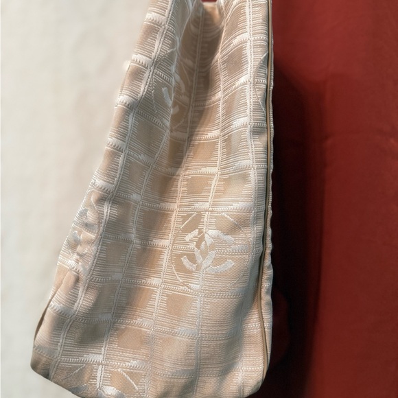 CHANEL Tote - Picture 8 of 15